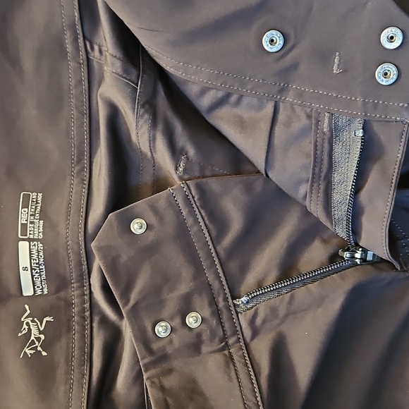 Arc'teryx Womens Dark Brown Flat Front Shorts - Picture 4 of 4